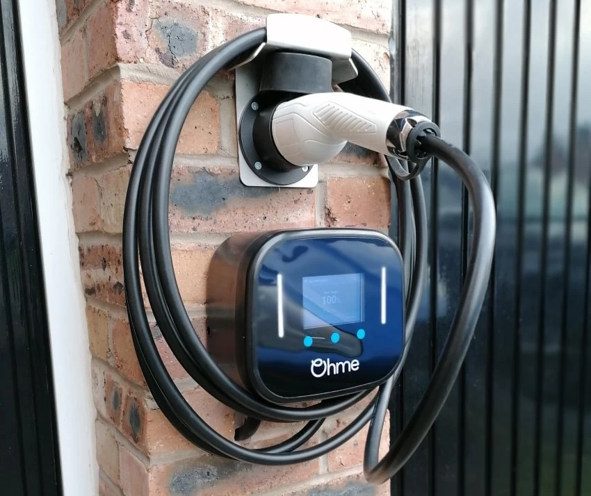 Ohme charger with display and charging cable